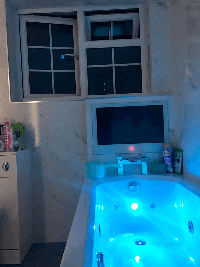 Whirlpool Bath With Lights